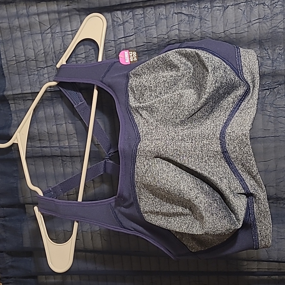 Women's sports bra